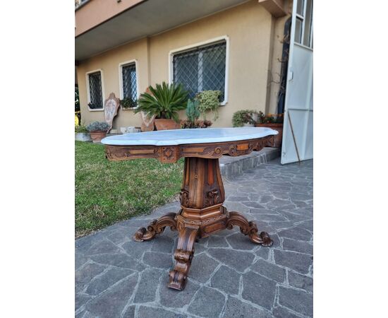 19th-century walnut biscuit table with Carrara marble top