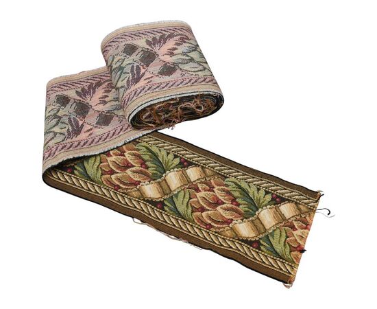Ornamental fabric border with large pine cone - B/473 -