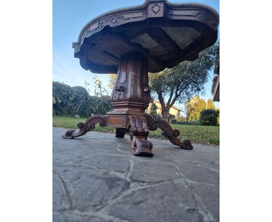 19th-century walnut biscuit table with Carrara marble top