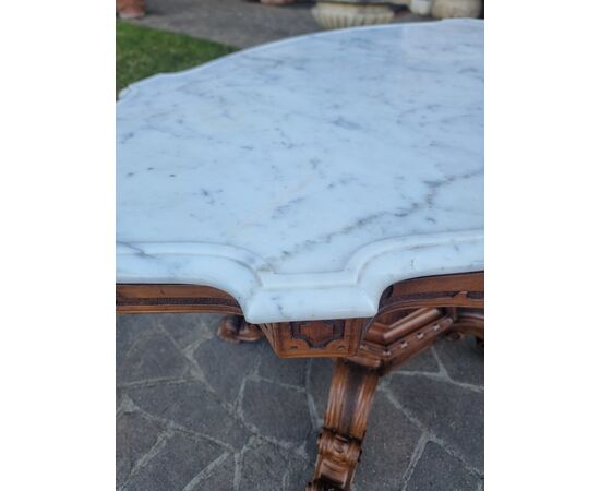 19th-century walnut biscuit table with Carrara marble top