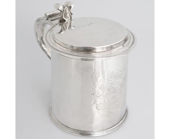 Charles II sterling silver tankard, silversmith TL, London, 1674