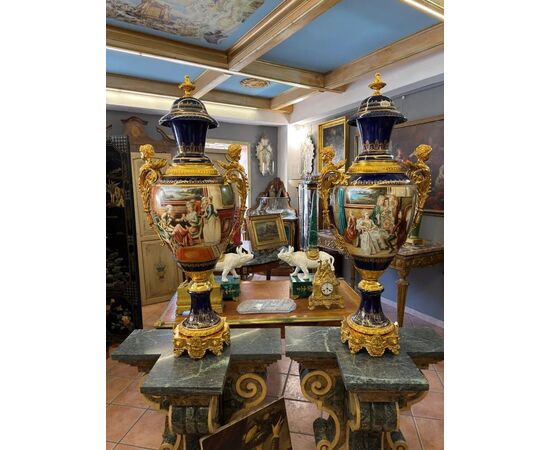 
Coppia di Vasi Monumentali Stile Sèvres