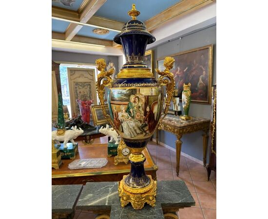 
Coppia di Vasi Monumentali Stile Sèvres