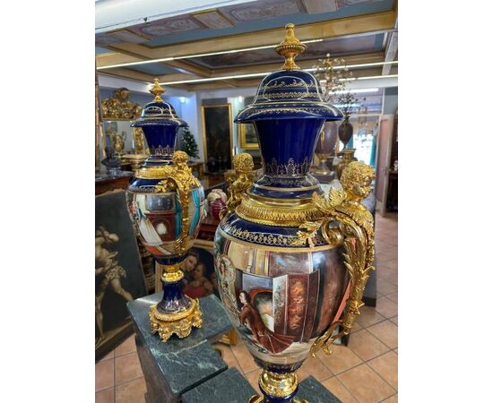 
Coppia di Vasi Monumentali Stile Sèvres