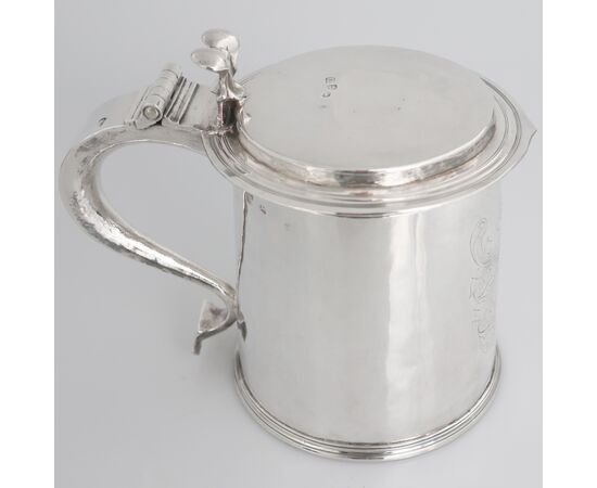 Charles II sterling silver tankard, silversmith TL, London, 1674
