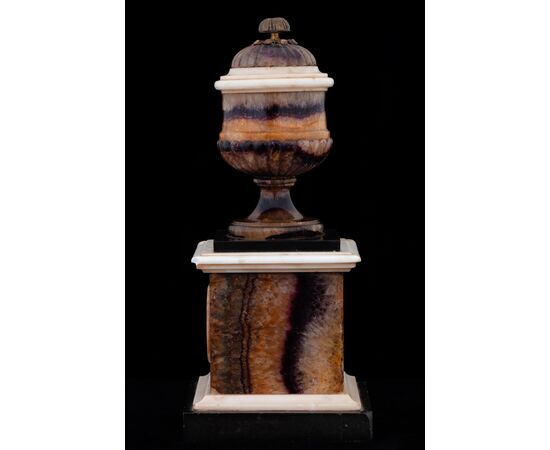 Collezione di quattro vasi in Blue John, inizio del XIX secolo