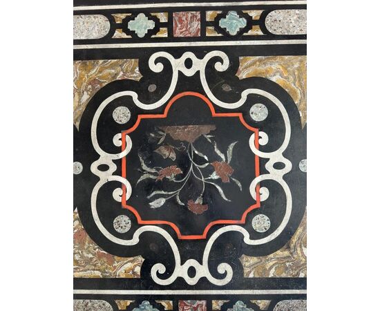 
Magnifico Tavolo in Scagliola Policroma su Marmo, Italia - XVIII Secolo