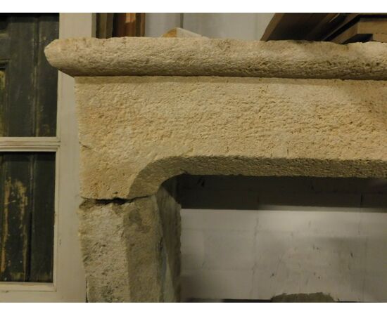 chp310 - camino in pietra di Borgogna, cm l 149 x h 157