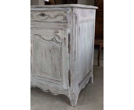 Provencal sideboard with two doors     
