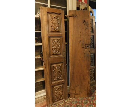 pts304 n. 2 double doors carved in walnut, cm l 96 xh 204     