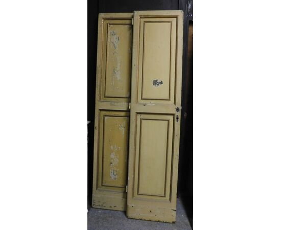 pts389 due porte doppie '700 in lacca originale, mis. cm 106 x h 220