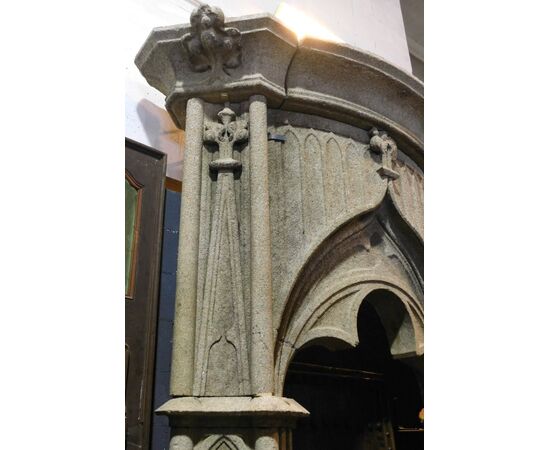 dars377 - neo-Gothic portal in pink granite stone, cm 187 xh 348     