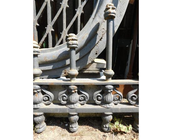dars381 - n. 2 iron and cast iron railings, l 109 xh 145 cm     