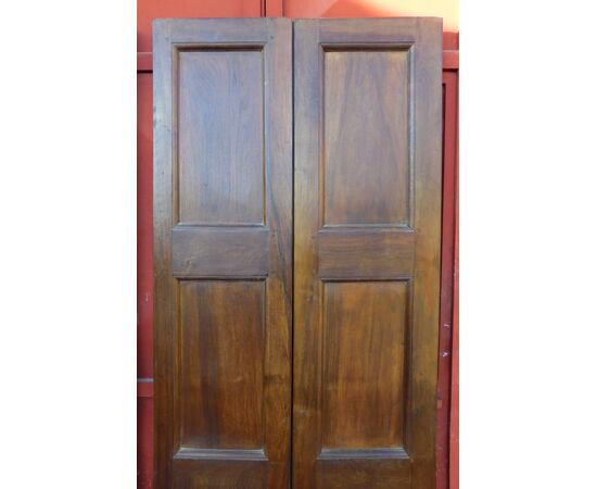 pts693 - pair of two-leaf doors in walnut, l 81 xh 208 cm     