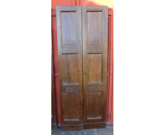 pts693 - pair of two-leaf doors in walnut, l 81 xh 208 cm     