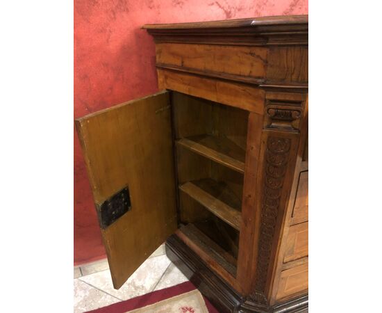 COMMODE WITH DRAWERS AND SIDE DOORS - MID '700