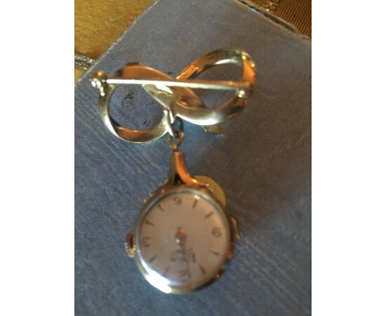 Gold and enamel women&#39;s watch pin     