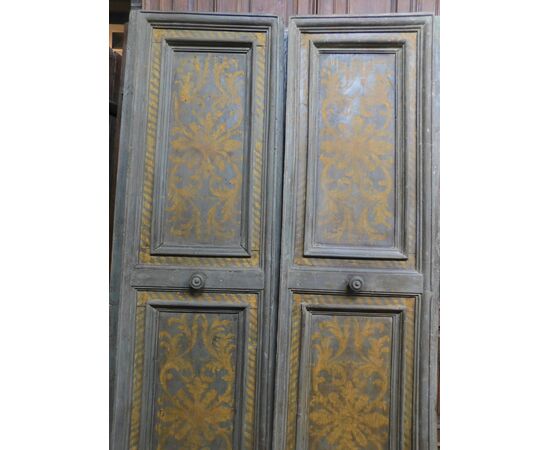 pts699 - pair of lacquered double swing doors, irregular measures     