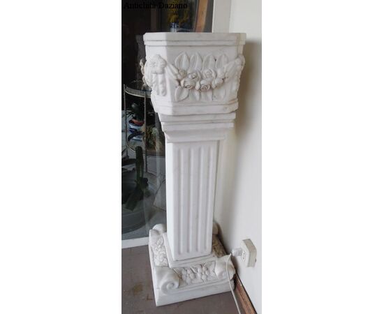 Column with vase     