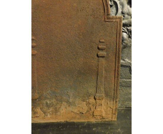 p228 - cast iron plate with columns, size cm l 50 xh 68     