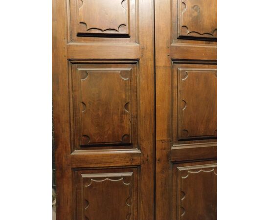 pti633 - double hinged door in walnut, eighteenth century, cm l 98 xh 218     
