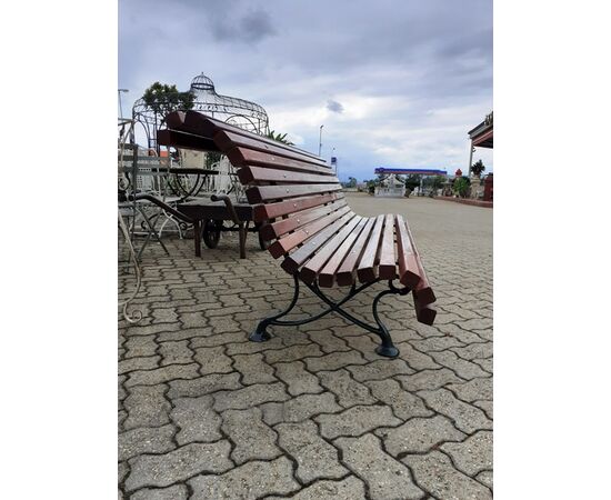 Bench with antique cast iron legs     