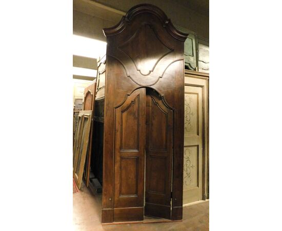 pti252 walnut door with portal, epoch 700 max dim 113 x 306 cm, door 82 x 188 cm     
