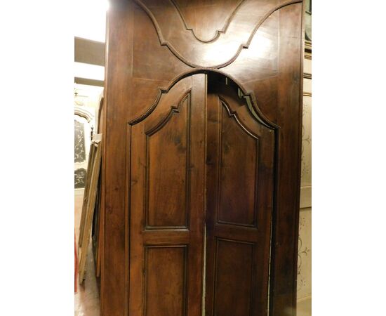 pti252 walnut door with portal, epoch 700 max dim 113 x 306 cm, door 82 x 188 cm     