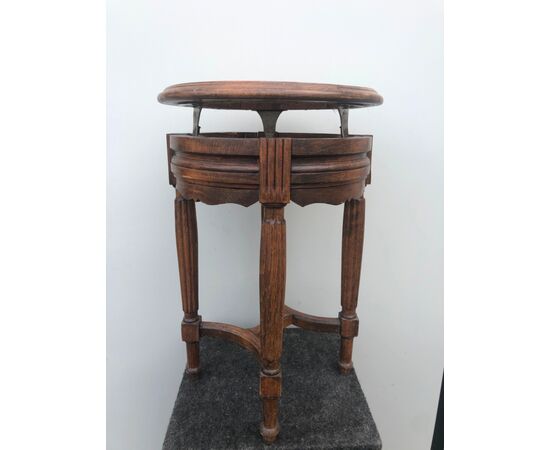 Stool in oak wood with double lift.     