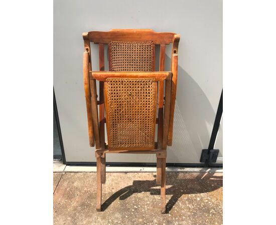 Chaise longue armchair in folding walnut.     