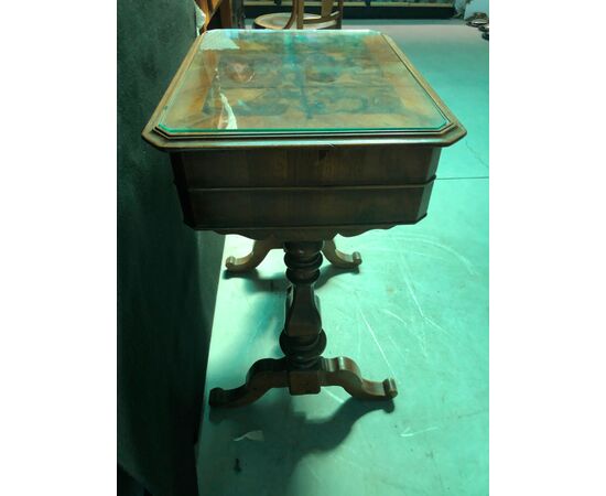 Work table in walnut with briar veneered top. Luigi Filippo period.     