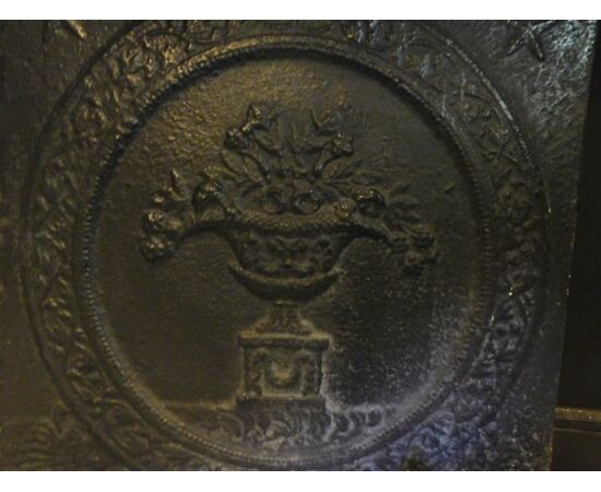 p11 - cast iron plate with flower pot, size cm 64 xh 67     