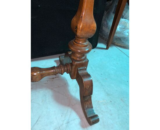 Work table in walnut with briar veneered top. Luigi Filippo period.     