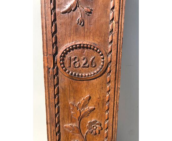 Carved chestnut wood frieze with floral motifs and date 1826.     