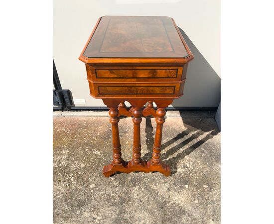 Work table in walnut veneered in briar with threads.     