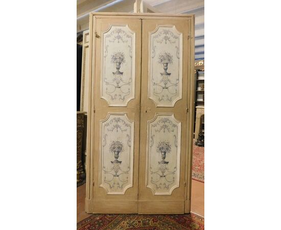 pts707 - n. 7 painted doors, XVIII century, measures cm l 130 xh 240/245     