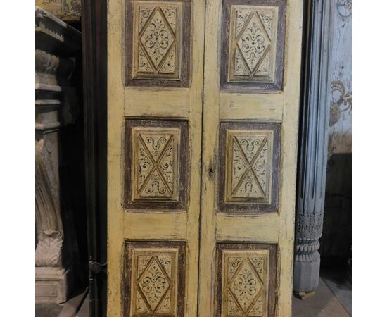 ptl511 - painted door with two doors, eighteenth century, cm l 98 xh 196     