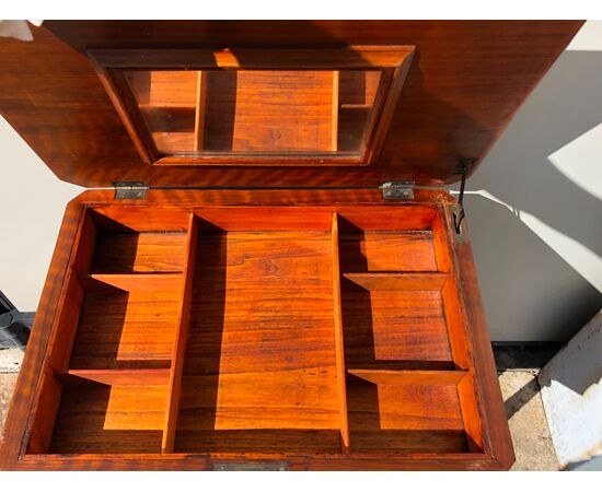 Work table in walnut veneered in briar with threads.     