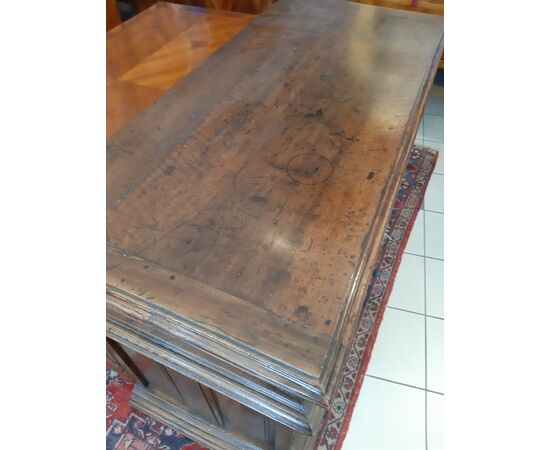 Lombard sideboard in walnut from the 17th century     