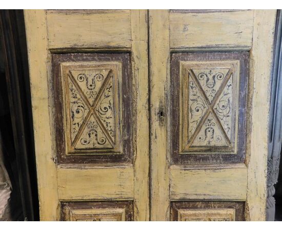 ptl511 - painted door with two doors, eighteenth century, cm l 98 xh 196     
