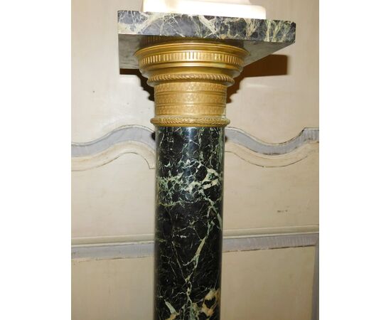 dars395 - column in green alps marble and brass, cm l 30 xh 111     