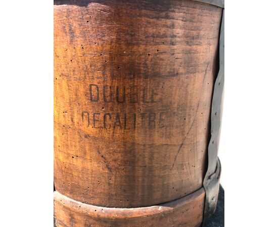 Wooden fruit collection container with metal supports and inscription: double decaliter. France.     