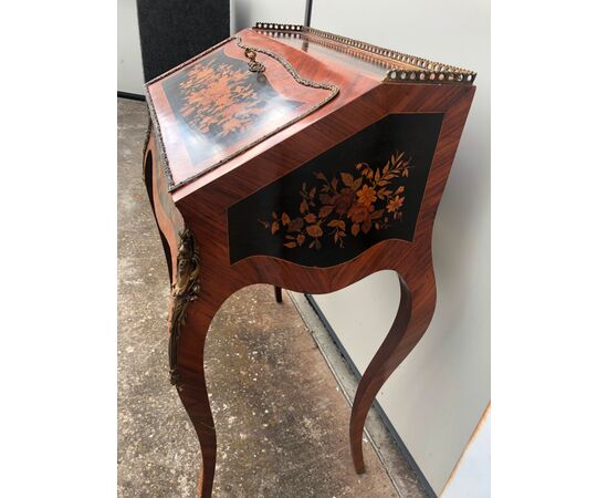 Bureau desk in bois de rose wood with inlays with floral decoration.France.Period Napoleon III.     