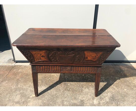 Flour sideboard in carved oak with floral decorations and briar inserts.     