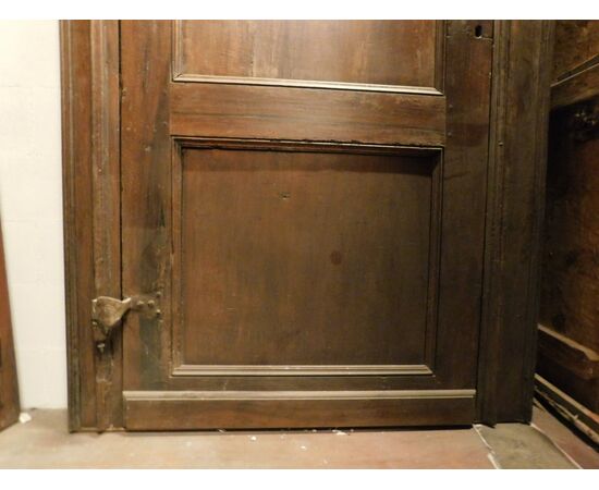 pti636 - walnut door with frame, XVIII century, cm l. 137 xh 247     