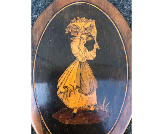 Specchio in legno intarsiato con figura femminile.Sorrento.