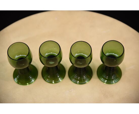 4 bicchieri verdi in cristallo