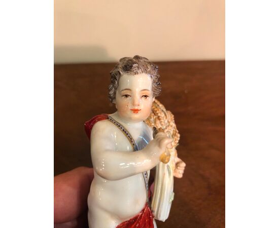 Statuina in porcellana con figura maschile con spighe di grano.Meissen.