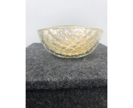 Blown glass cup with inclusion of bubbles and gold.Barovier manufacture     