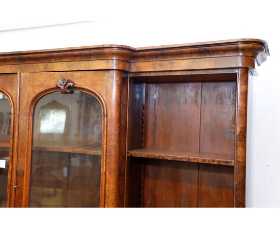 Bookcase of English origin with 4 doors in briar walnut     